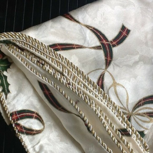 brand new Lenox Christmas Holiday Nouveau Damask approx. 60" Round Tree Skirt - Picture 6 of 12